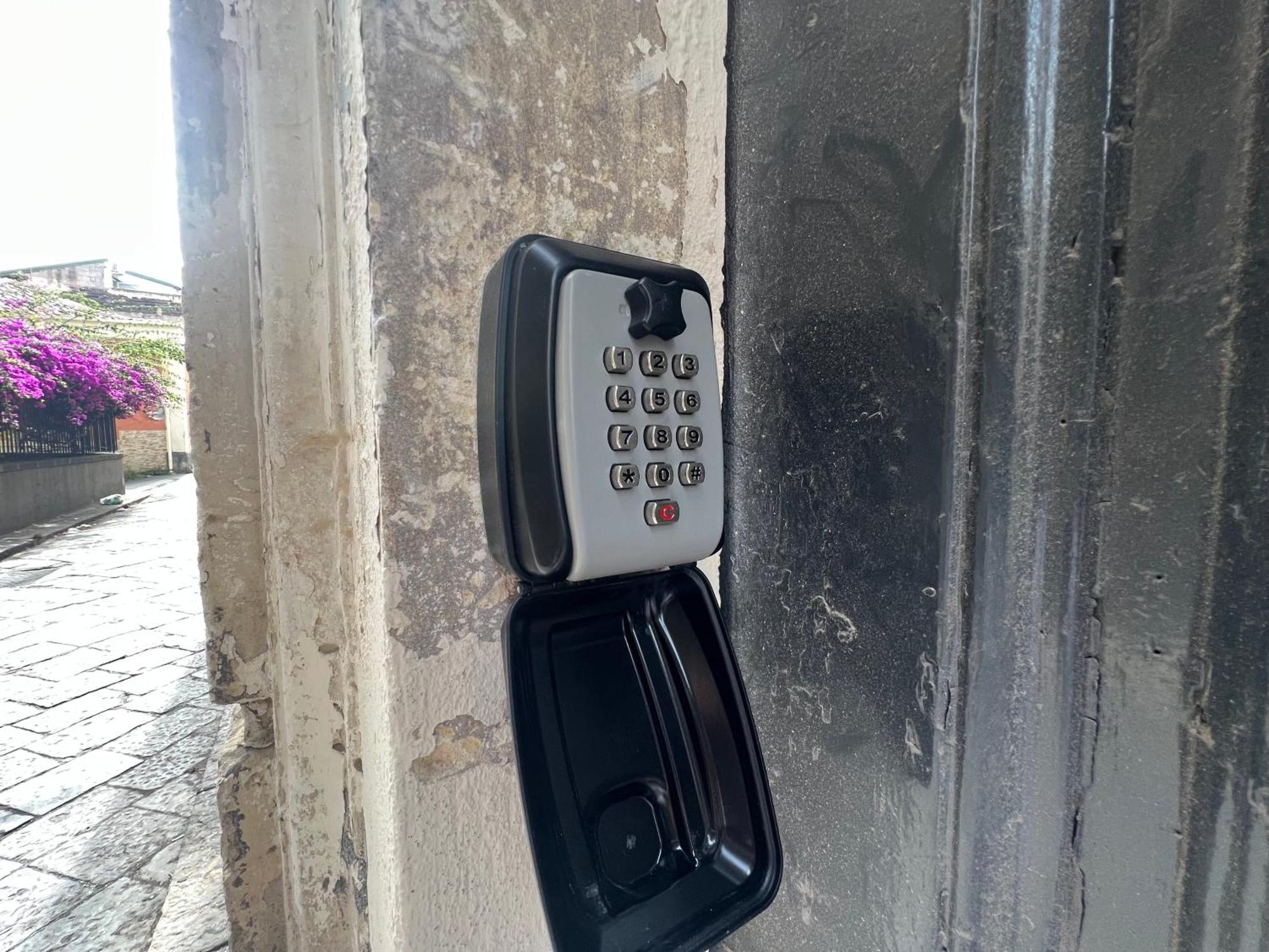 Leoscar Apartment In Catania Center Self Check-In Zewnętrze zdjęcie